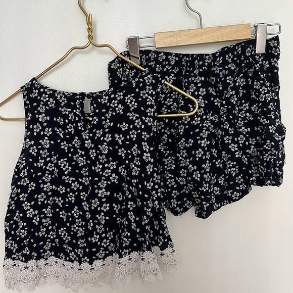 Tank & Shorts Set - Picture 2 of 4